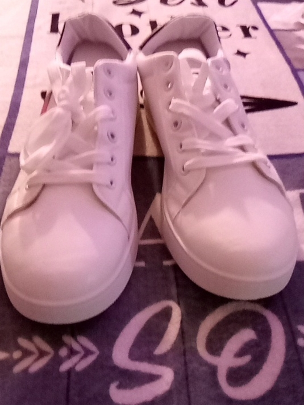 Men's White Low-Top Lace-Up Sneakers